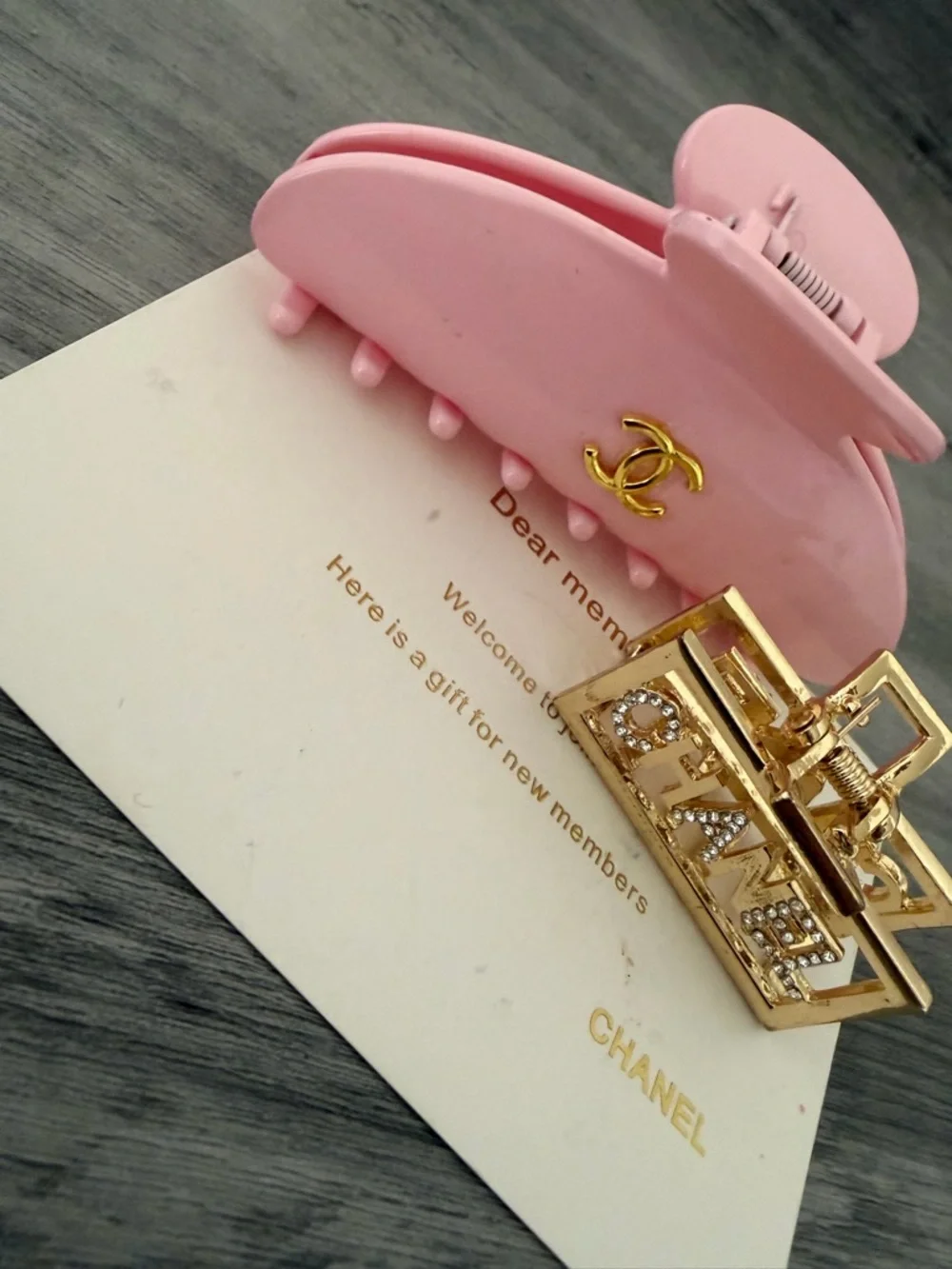 CHANEL Beauty GWP Hair Clips - Picture 1 of 3